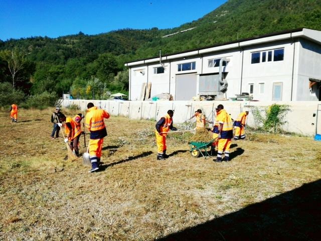 Refugees were happy to step up and offer help following the devastating earthquake. (Image: GUS)