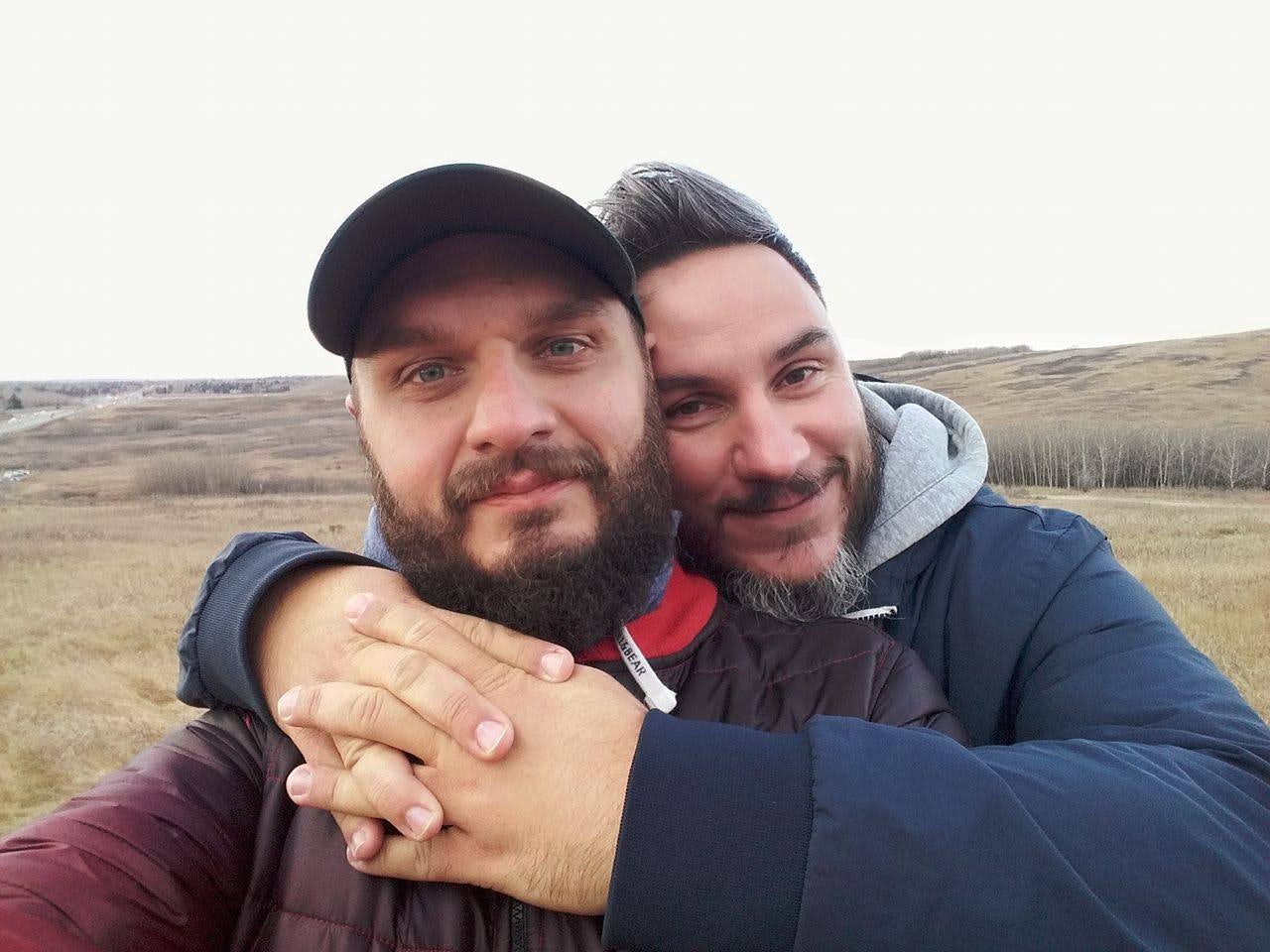 Boban und Adam sagen, dass sie als Aktivisten eine "Pflicht haben, über die homophobe Gewalt zu sprechen, der wir uns gestellt haben."