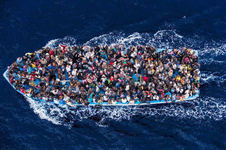 pix Imigrant Boat italian navy under investigation for